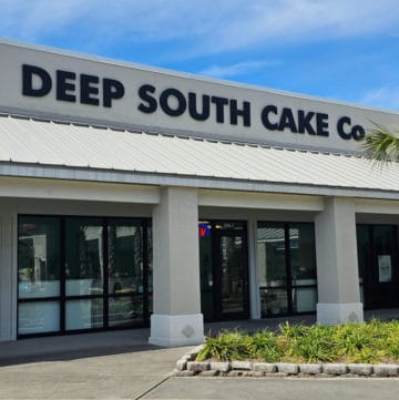 Exterior of Deep South Cake Co. in Orange Beach