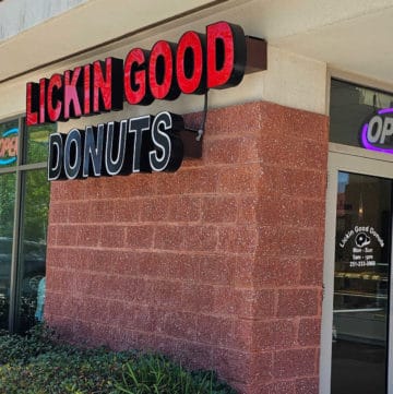 Lickin Good Donuts exterior in Gulf Shores