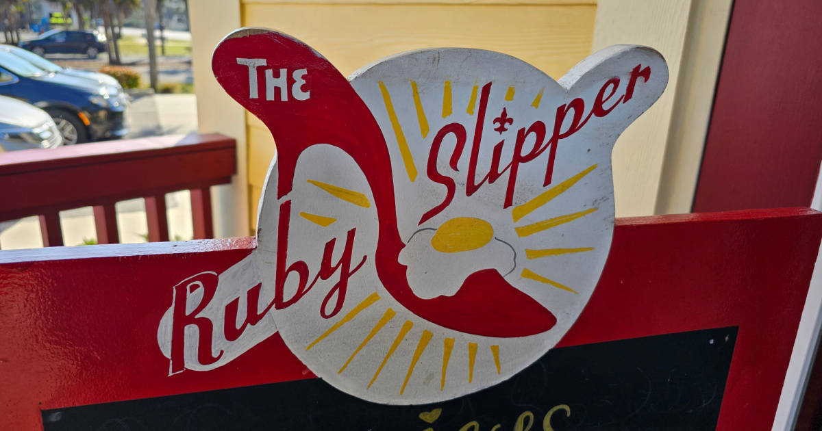 Ruby Slipper Restaurant with staff outside front door. New Orleans,  Louisiana Stock Photo - Alamy