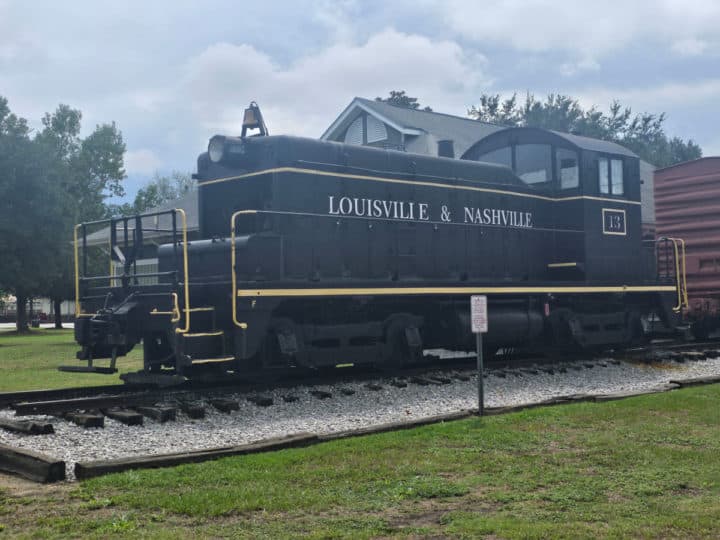 Louisville and Nashville Train locomotive on a track surrounded by grass