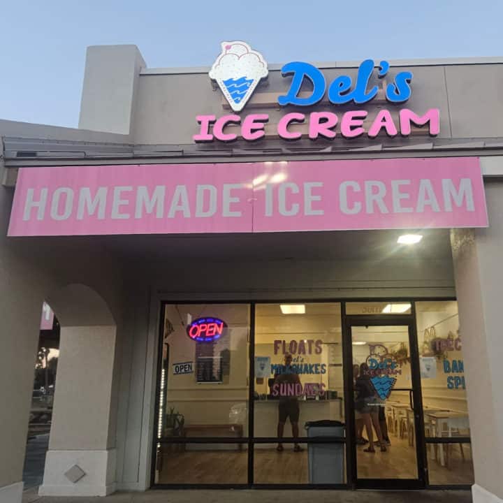 Del's Ice Cream sign with Homeamde Ice Cream over the front entrance to the ice cream store