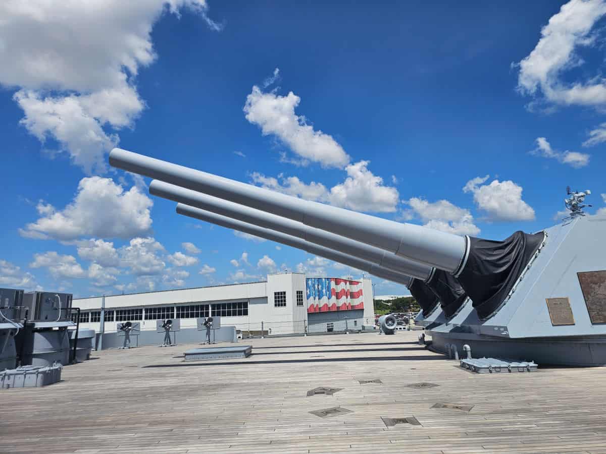 large guns on the top of the USS Alabama