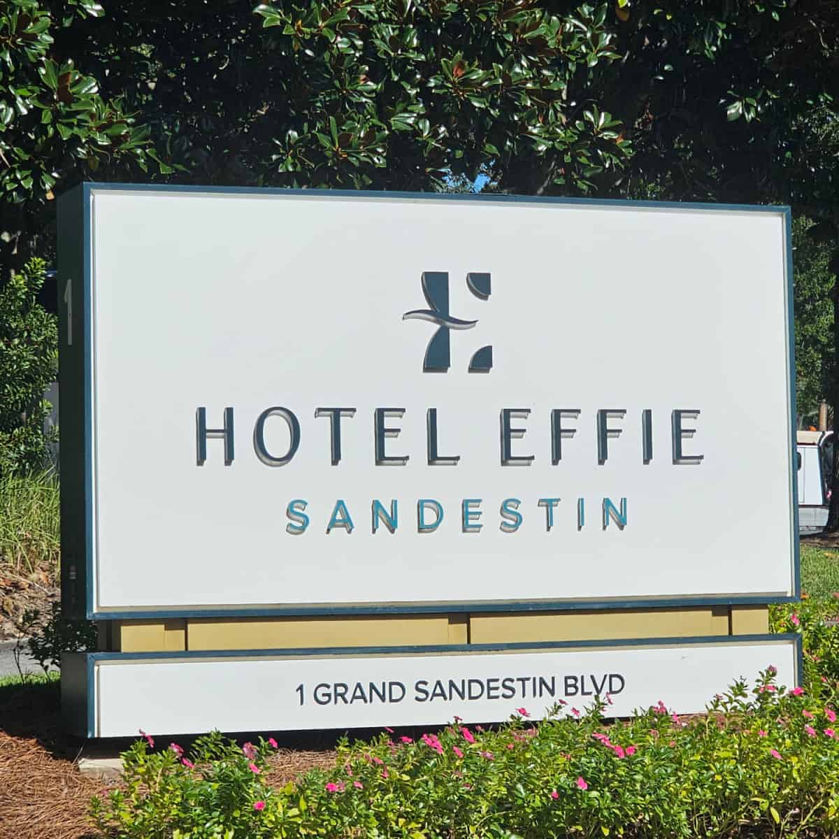 Hotel Effie Sandestin sign