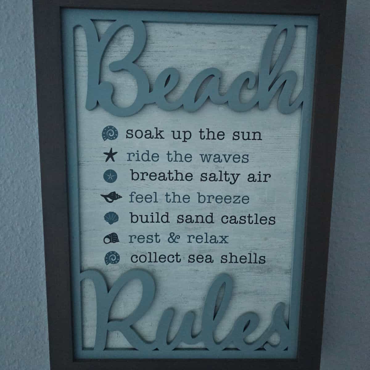 Beach rules art piece