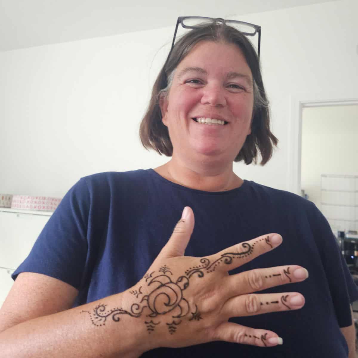 Tammilee with Henna turtle on her hand